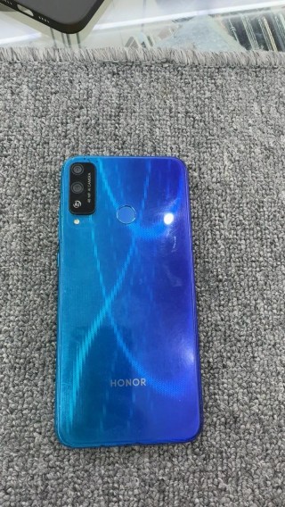 荣耀play4t和荣耀10哪个好？荣耀play4t和荣耀v10的对比