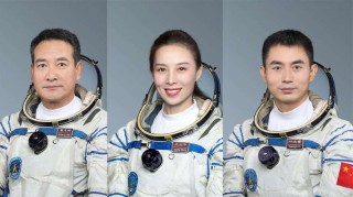 神舟13号搭载哪三名航天员，神舟十三号搭载哪两位宇航员？