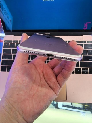 苹果7p128内存几g运行？iphone7p128g