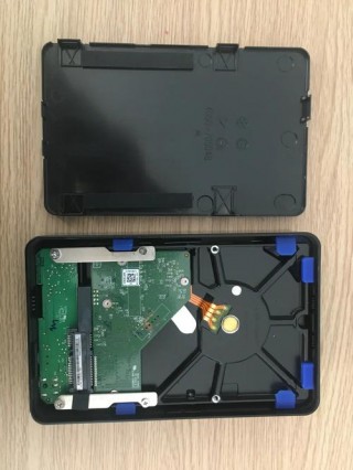西数移动硬盘能拆开当硬盘用吗？西数移动硬盘随行版拆解图