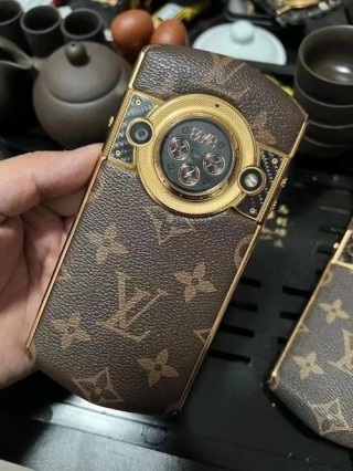 8848m4现在卖二手多少钱，8848二手能卖多少钱啊？