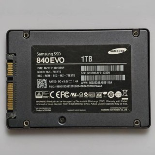 华硕a85v可以加装固态硬盘，华硕a85v笔记本支持ddr4吗