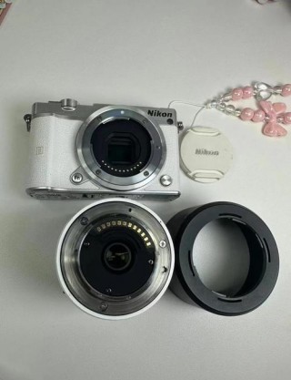 尼康j4值得买吗？尼康j4和j1