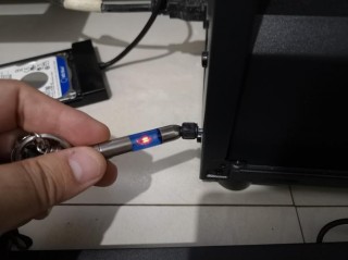 电脑机箱带电正常吗，电脑机箱带电正常吗视频