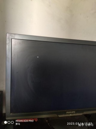 显示器花屏有一条一条怎么办，显示器花屏竖条