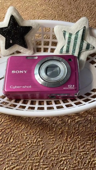 索尼w220有什么颜色，索尼220机身是什么材质