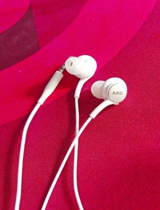 三星s20送的akg耳机什么水平？三星s20送的akg耳机是什么型号