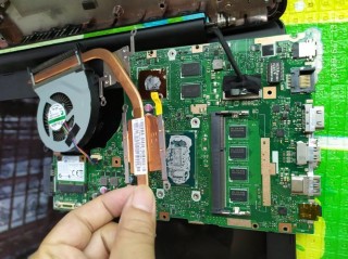 华硕笔记本bios电池在哪里，华硕 bios 电池？