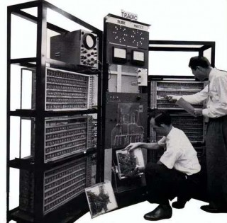 第一台电脑诞生于哪一年？第一台电脑诞生于哪一年叫什么