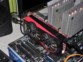 显卡温度80多度正常吗，显卡温度80度以上？