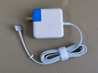 苹果最新笔记本电脑电源接口，苹果最新笔记本电脑电源接口型号？