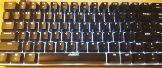 黑爵键盘怎么调节灯光模式，黑爵键盘怎么开灯？