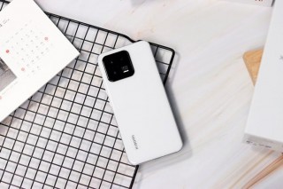 小米13是直屏吗，小米十三星屏和国产屏视频区别？