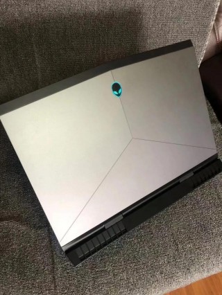 外星人电脑玩游戏怎么样，外星人打游戏卡吗