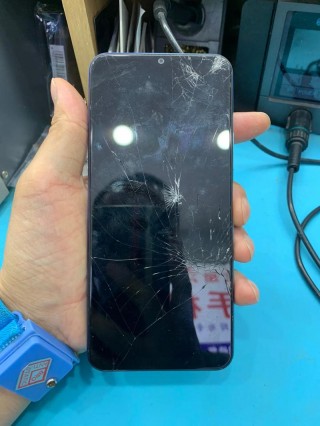 vivox20摔黑屏修要多少钱，vivox20plus摔黑屏了？