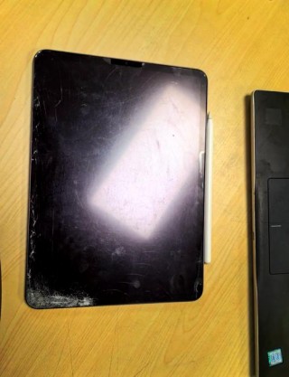 苹果屏幕坏了换个屏幕多少钱，手机漏液修复大概要多少钱