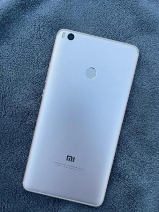 小米max2开不了机卖多少钱，小米max2开机没反应？