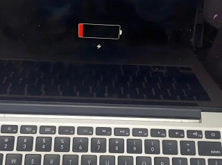 笔记本电脑充电一直是0怎么回事，笔记本充电一直0%怎么回事