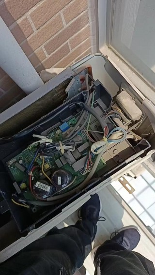 美的空调主板坏了换一个多少钱，奥克斯空调主板更换多少钱