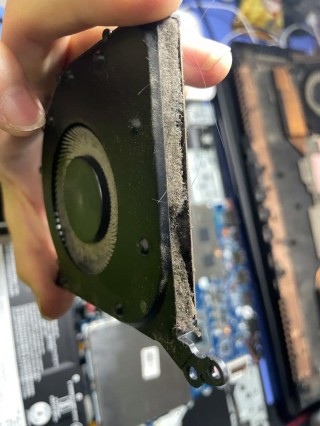 宏碁笔记本电脑电池怎么拆卸安装，宏碁笔记本电池拆解