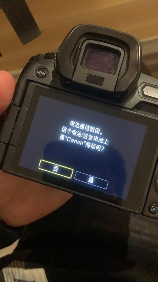 佳能相机开不了机，佳能相机开不了机电池有电怎么回事？