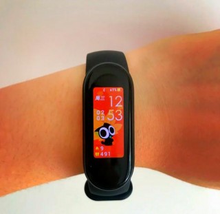 小米手环7防水吗能在水里游吗，小米手环防水效果好吗