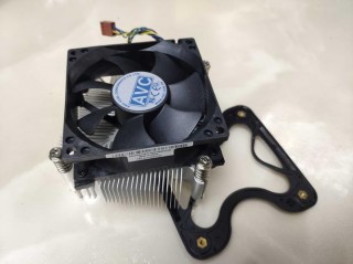 笔记本外置水冷散热器有用吗，笔记本外置水冷底座有用吗？