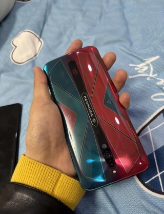 红魔5g原装屏幕多少钱？红魔5g外屏碎了怎么修复