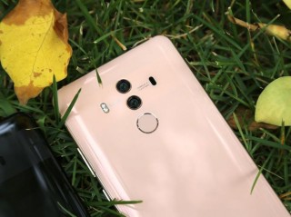 mate10是华为比较好的屏幕，华为mate10屏幕材质