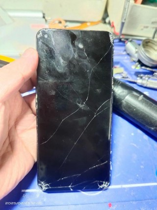 oppofindx2屏幕碎了多少钱，oppofindx2碎屏图片