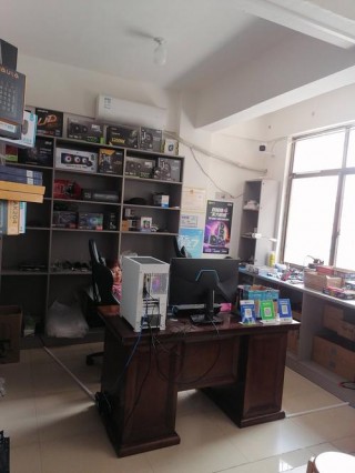 大学里电脑维修店坑人吗，大学有电脑维修专业吗？