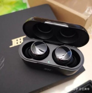 摩托罗拉蓝牙耳机vb400怎么连接，摩托罗拉蓝牙耳机vervebuds400？