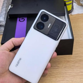 真我gtneo和iqooneo5哪个好，真我gt和iqooneo5对比？