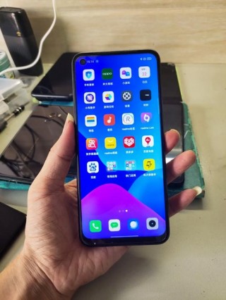 realmeq3i换屏幕多少钱，realmev3换屏幕？