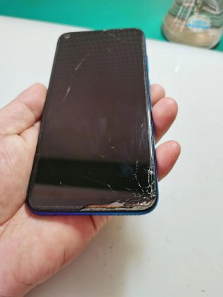 华为play3换屏幕要多少钱，华为play3换屏幕总成？