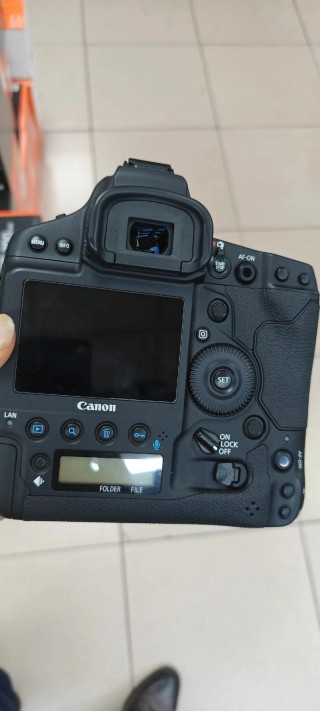 佳能5d3和1dx2哪个画质好，佳能1ds2和5d3？