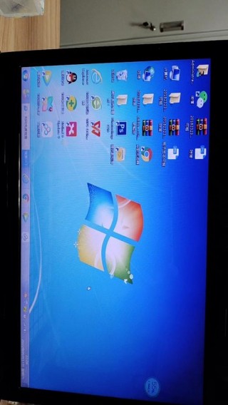 为什么笔记本电脑屏幕一闪一闪的，为什么笔记本电脑屏幕一闪一闪的怎么回事？