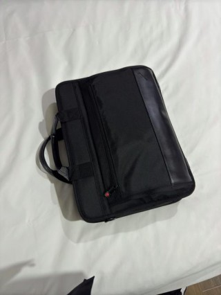 电脑包要比电脑大多少？电脑包买大还是买刚好的