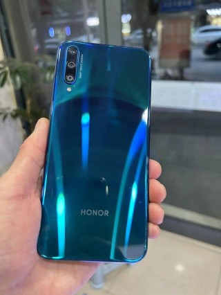 荣耀20现在值得入手吗，2021年荣耀20值得入手吗？