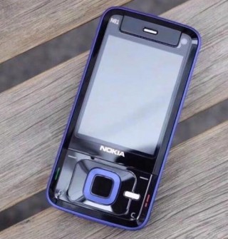 诺基亚n81有几层屏幕，诺基亚n81卖多少钱？