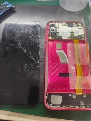 华为nova4换内屏要多少钱修，华为nova4换个内屏