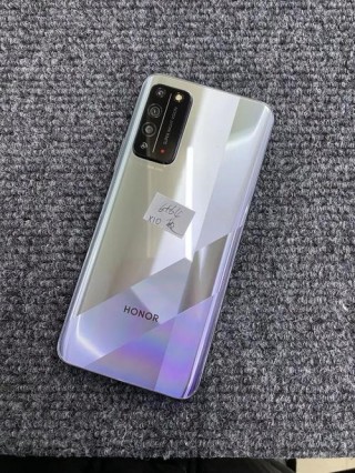 荣耀10x屏幕怎么样，荣耀10x屏幕是lcd吗