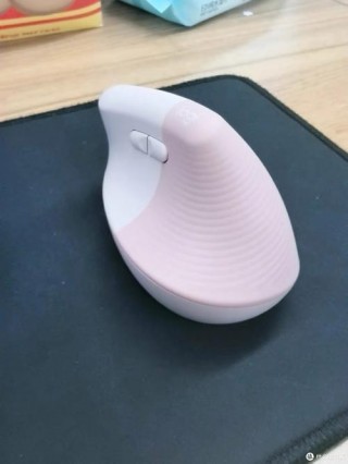 罗技lift鼠标怎么连接电脑，罗技鼠标怎么连接台式电脑？