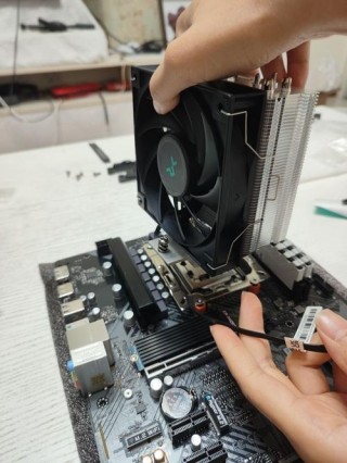 cpu风扇安装方法，cpu风扇安装注意事项
