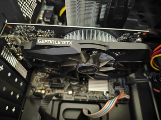 联想y560显卡是hd5000吗，联想y560i5配置参数？