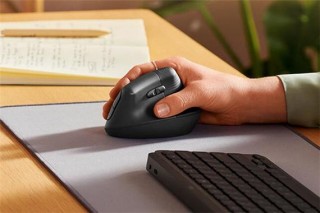 罗技lift鼠标怎么连接电脑？罗技鼠标怎么连接台式电脑