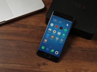 坚果pro什么屏幕？坚果pro什么屏幕好