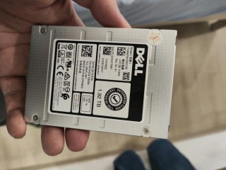 电脑的固态硬盘是c盘吗，电脑的固态硬盘是内存吗？