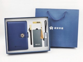 买笔记本电脑一般送哪些东西？买笔记本要送什么