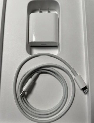 平板电脑用什么充电器充电，平板电脑用什么充电器充电呢